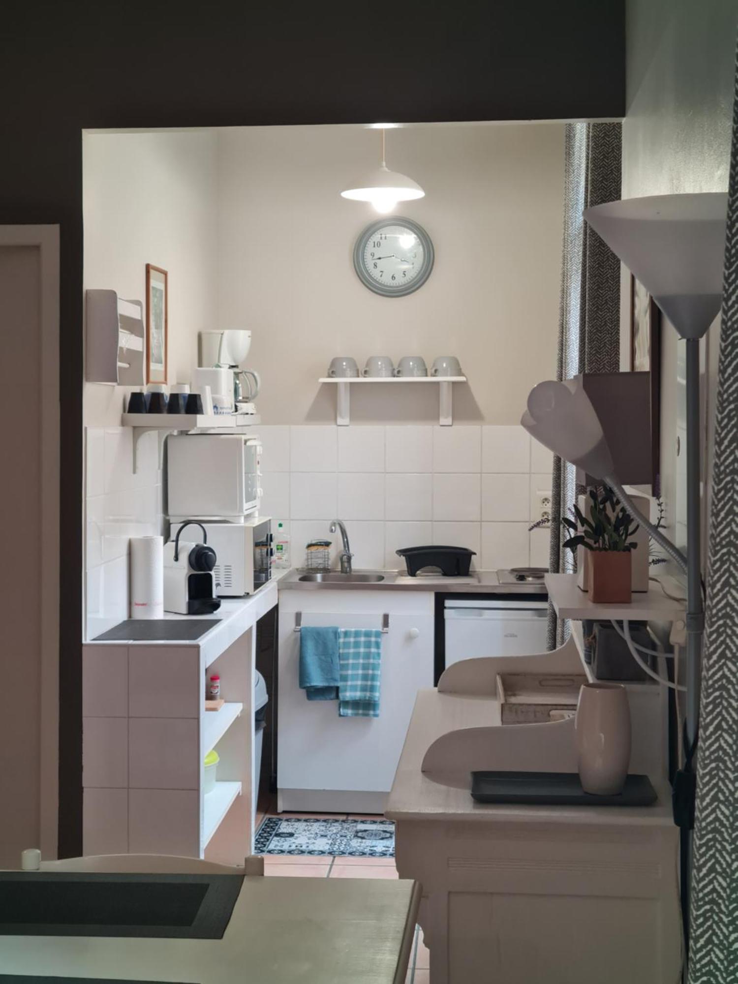Le Prieure - Studios Jusqu'A 4 Personnes Villeneuve-les-Beziers ภายนอก รูปภาพ