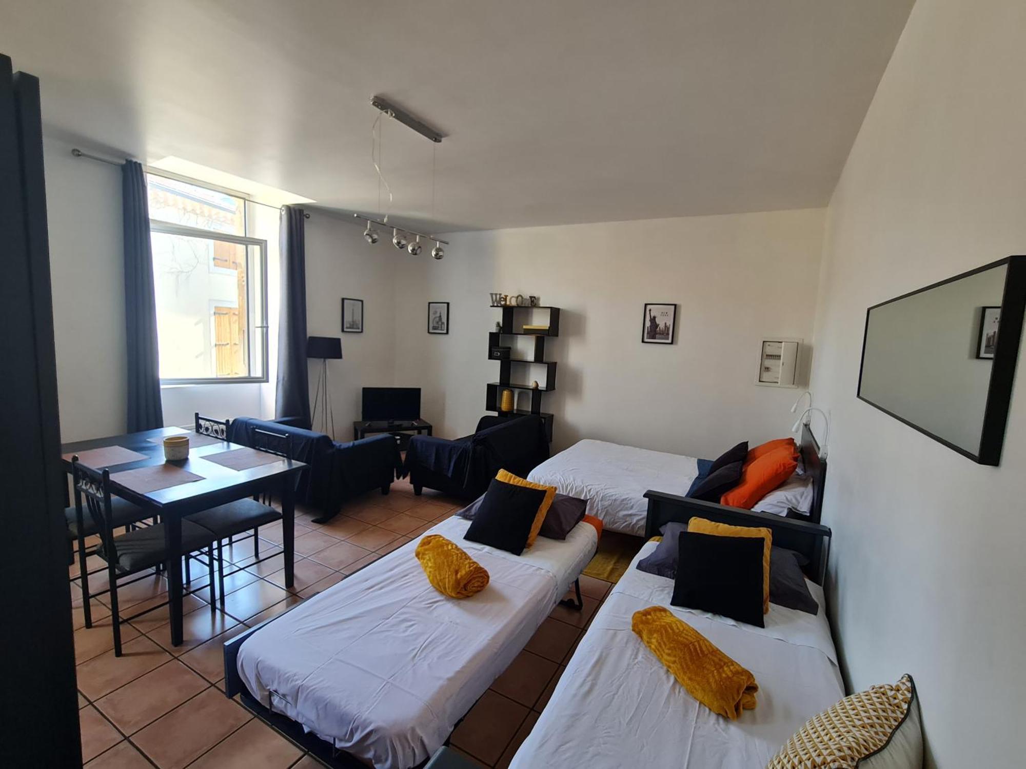 Le Prieure - Studios Jusqu'A 4 Personnes Villeneuve-les-Beziers ภายนอก รูปภาพ
