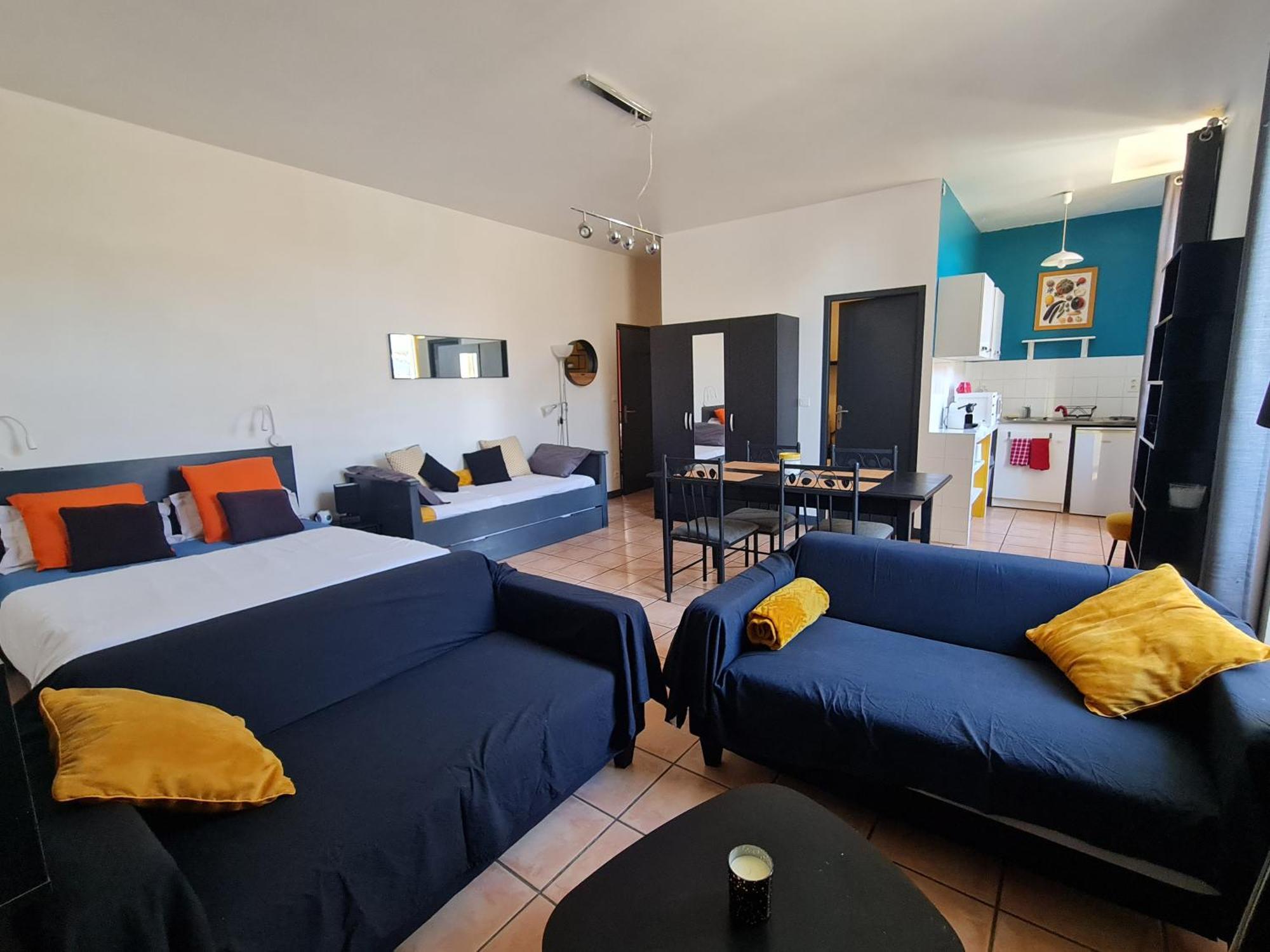 Le Prieure - Studios Jusqu'A 4 Personnes Villeneuve-les-Beziers ภายนอก รูปภาพ